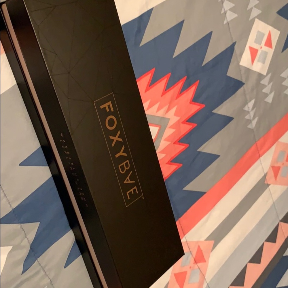 FOXYBAE CURLING WAND ♥️